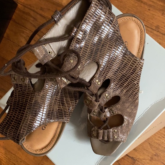 Heels - Picture 2 of 4